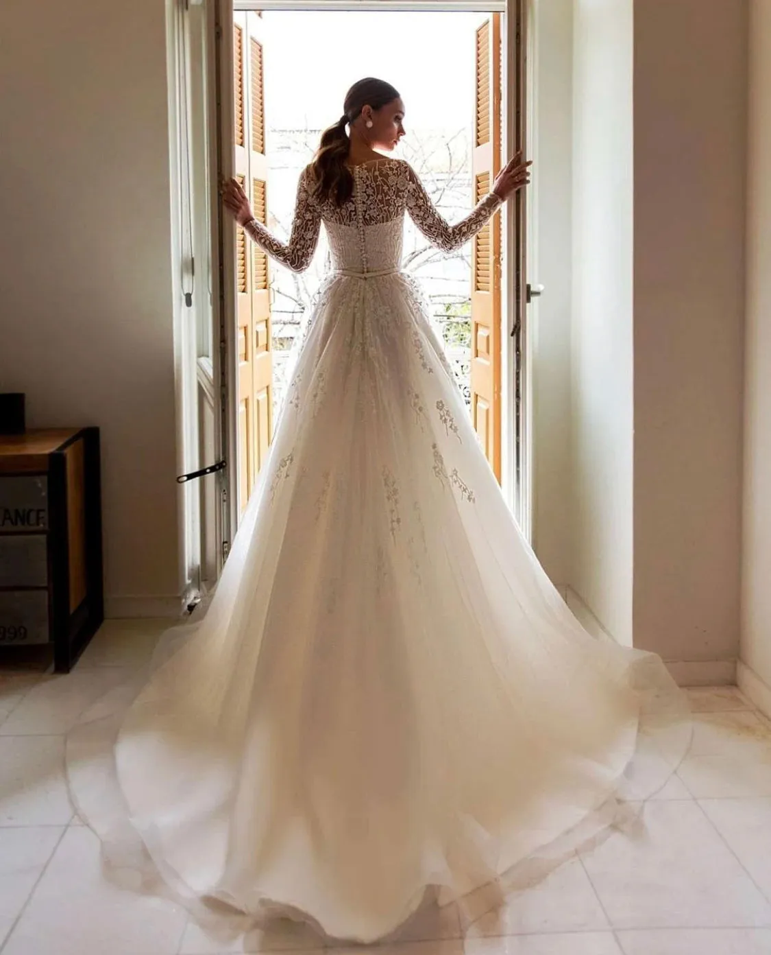 A-line Champagne Tulle Wedding Dress Long Sleeve V-neck Plus Size Lace Tulle Wedding Dress Custom Made Robe De Mariee