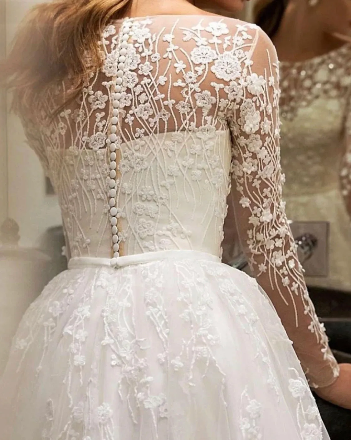 A-line Champagne Tulle Wedding Dress Long Sleeve V-neck Plus Size Lace Tulle Wedding Dress Custom Made Robe De Mariee