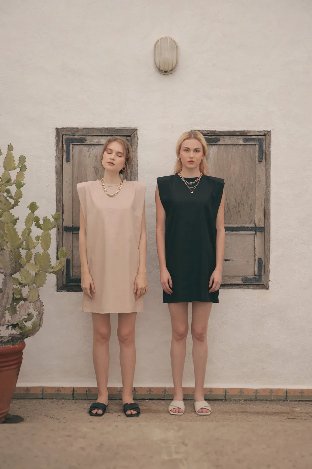 LUCIEN Padded Sleeve Tshirt Dress with Pockets (Black Linen)