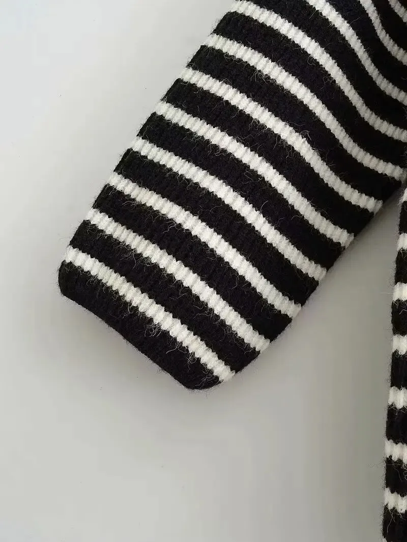 Plus Size Sweater Roomy Mid-Length Crew Neck