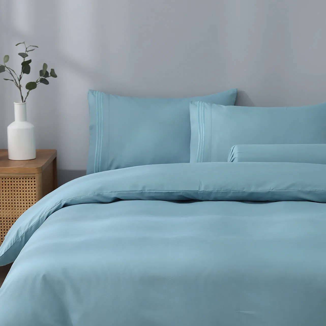 Robinsons Silky Soft Embroidered Microfibre Bed Sheet Set Core Collection