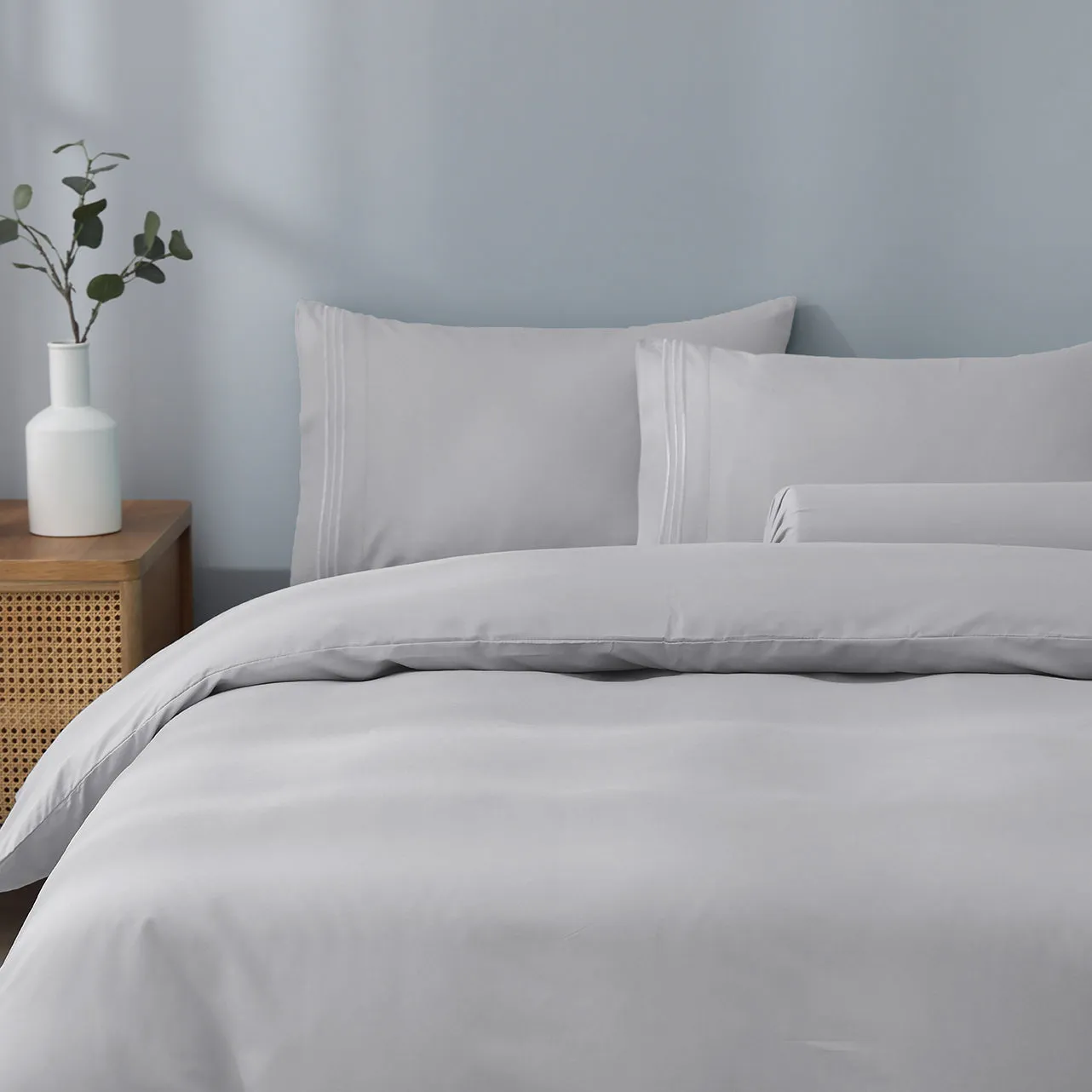 Robinsons Silky Soft Embroidered Microfibre Bed Sheet Set Core Collection