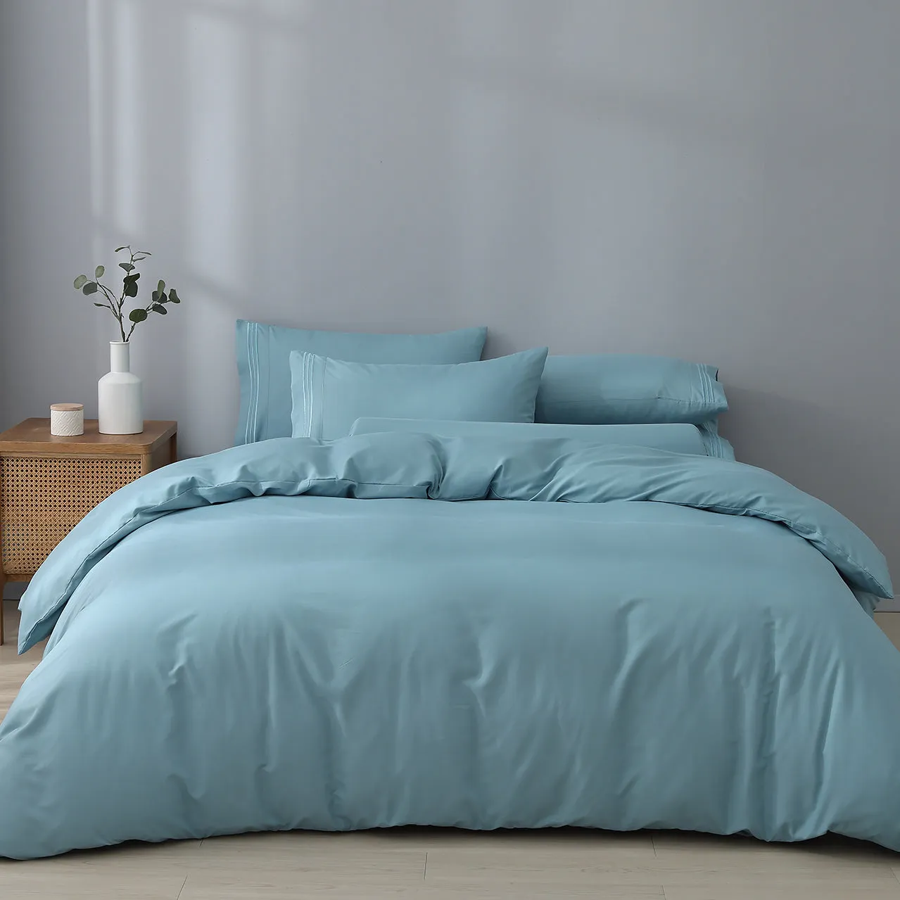 Robinsons Silky Soft Embroidered Microfibre Bed Sheet Set Core Collection