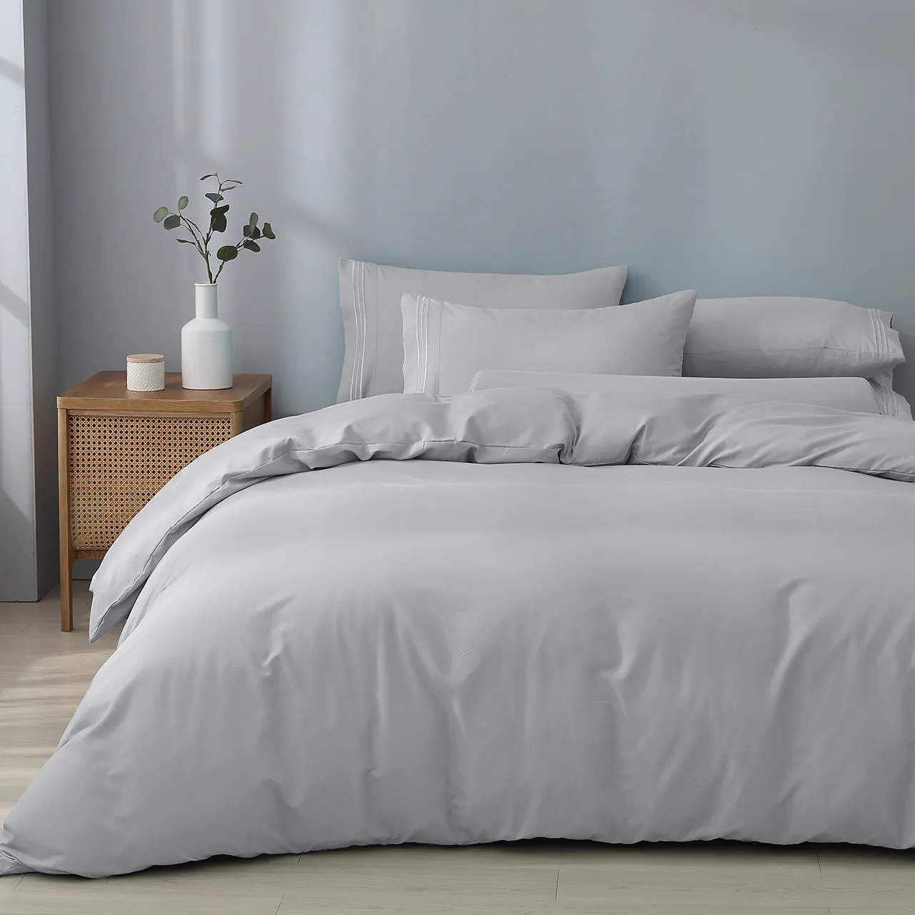 Robinsons Silky Soft Embroidered Microfibre Bed Sheet Set Core Collection