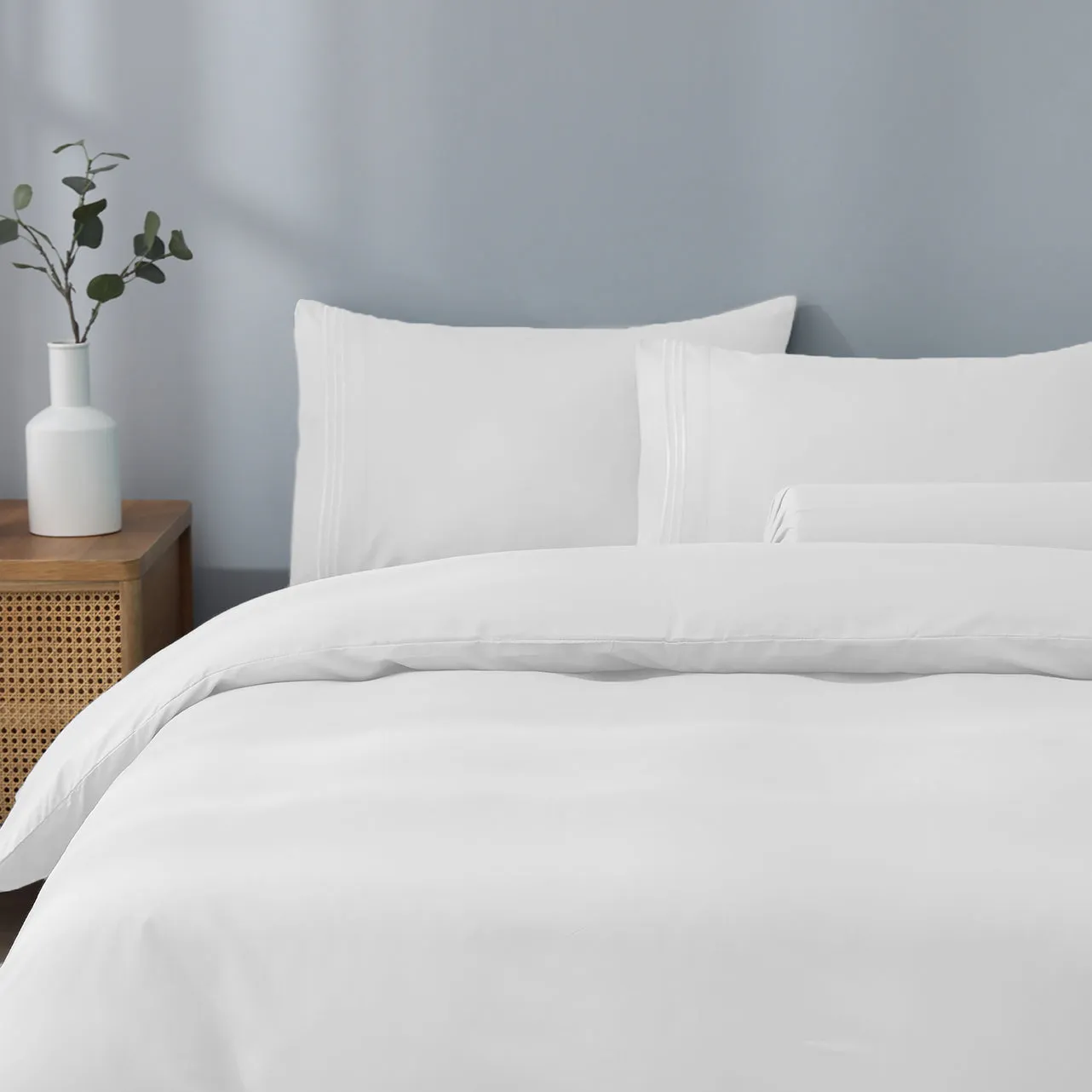 Robinsons Silky Soft Embroidered Microfibre Bed Sheet Set Core Collection