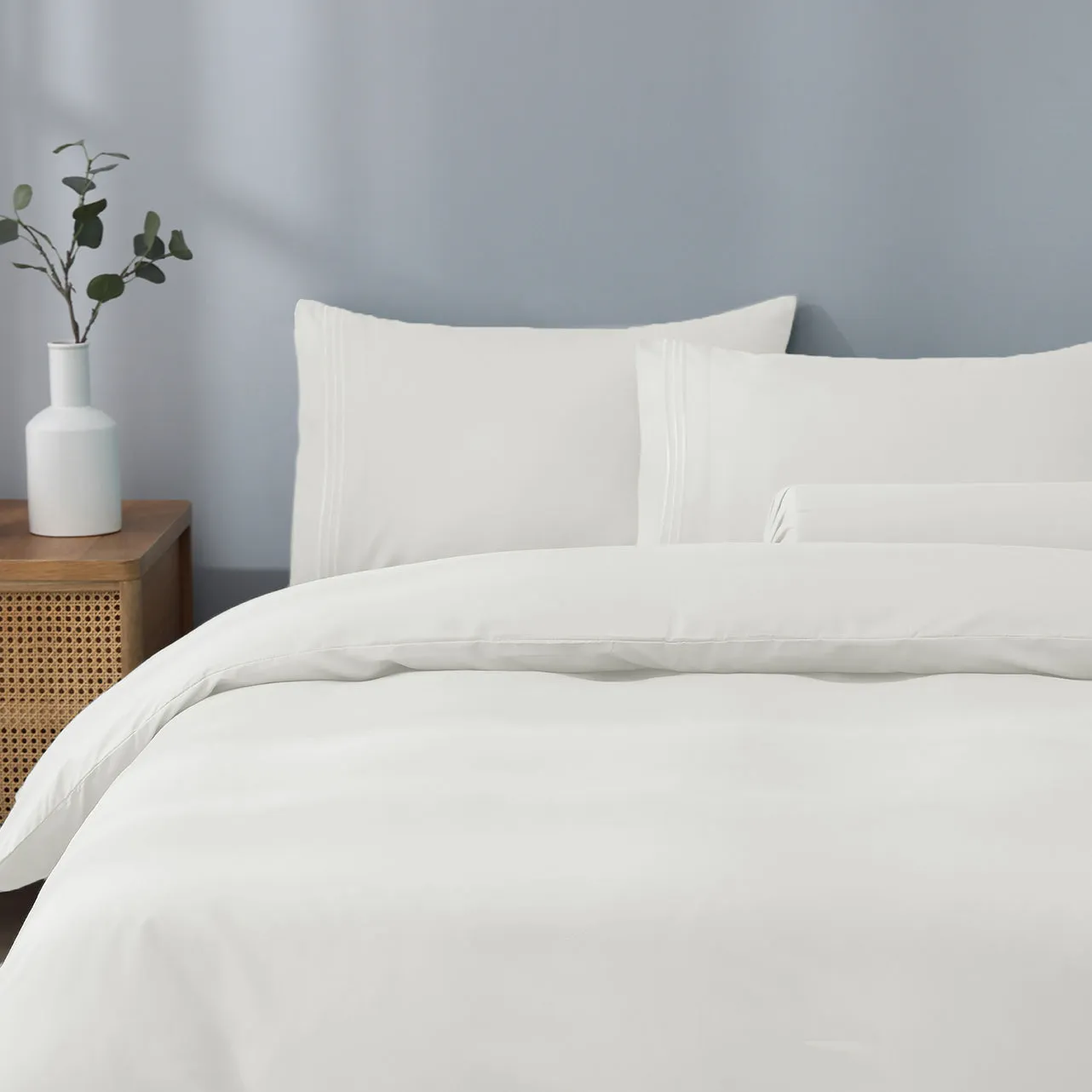 Robinsons Silky Soft Embroidered Microfibre Bed Sheet Set Core Collection