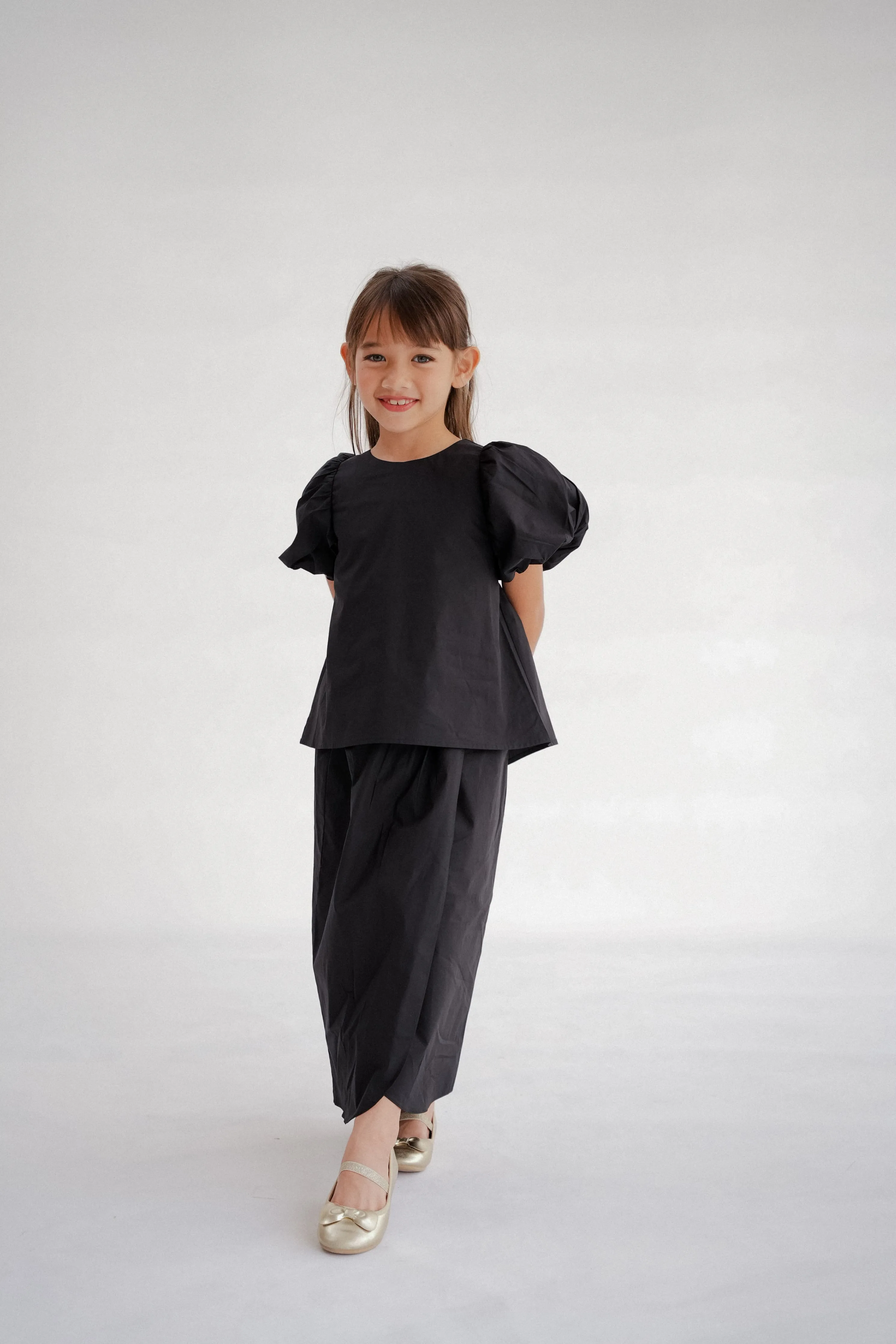 UMA KURUNG IN NOIR