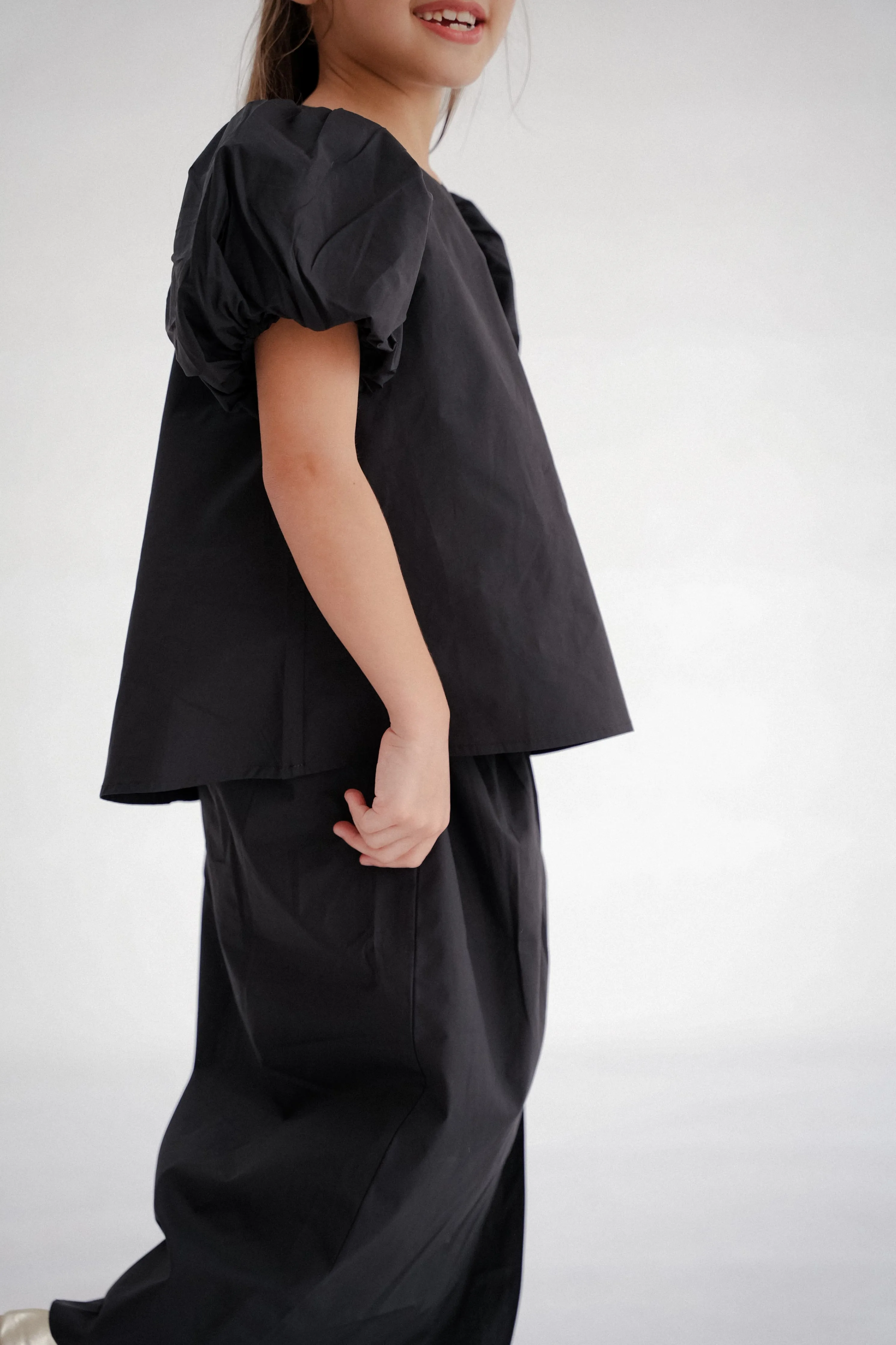 UMA KURUNG IN NOIR