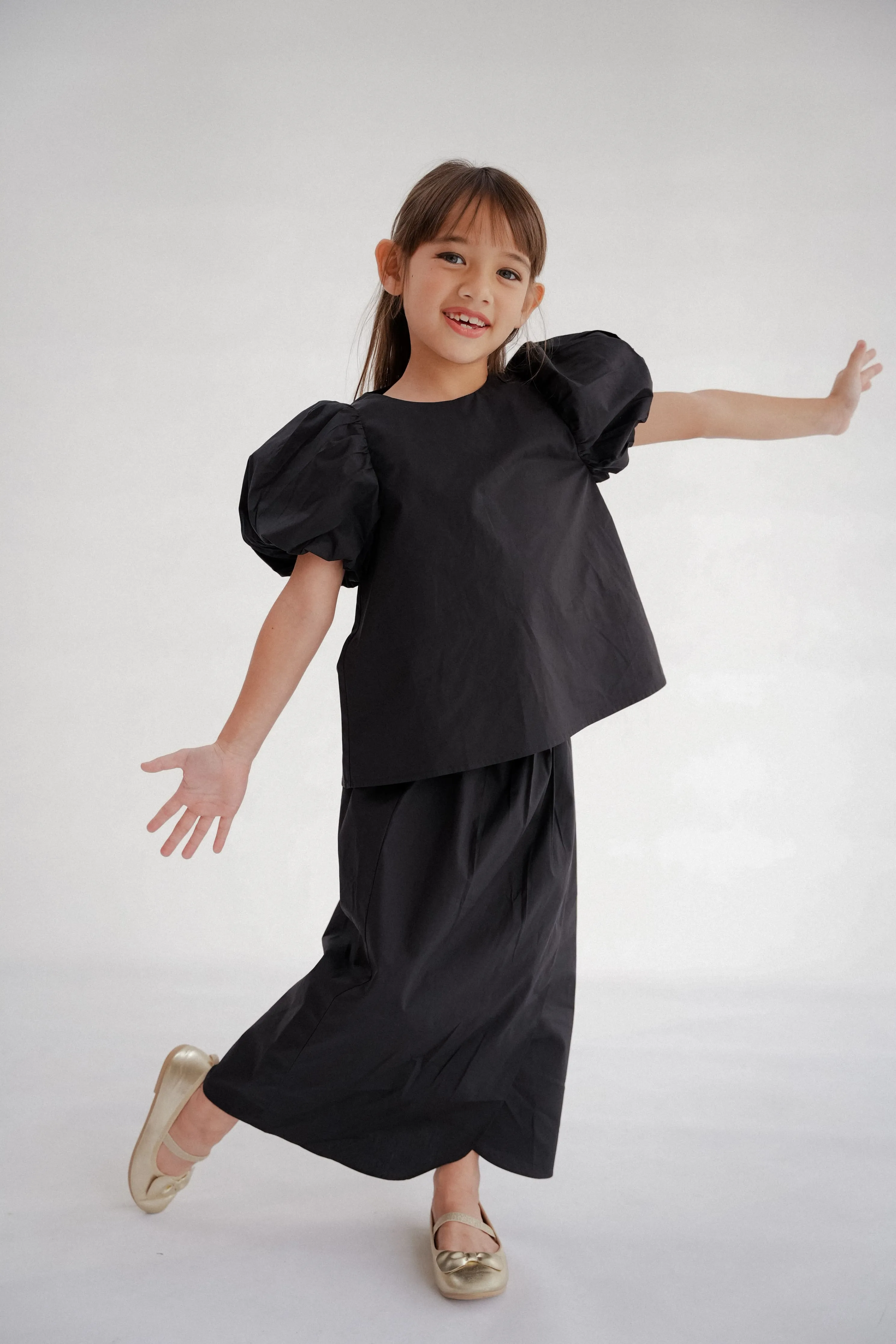 UMA KURUNG IN NOIR
