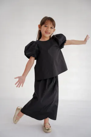 UMA KURUNG IN NOIR