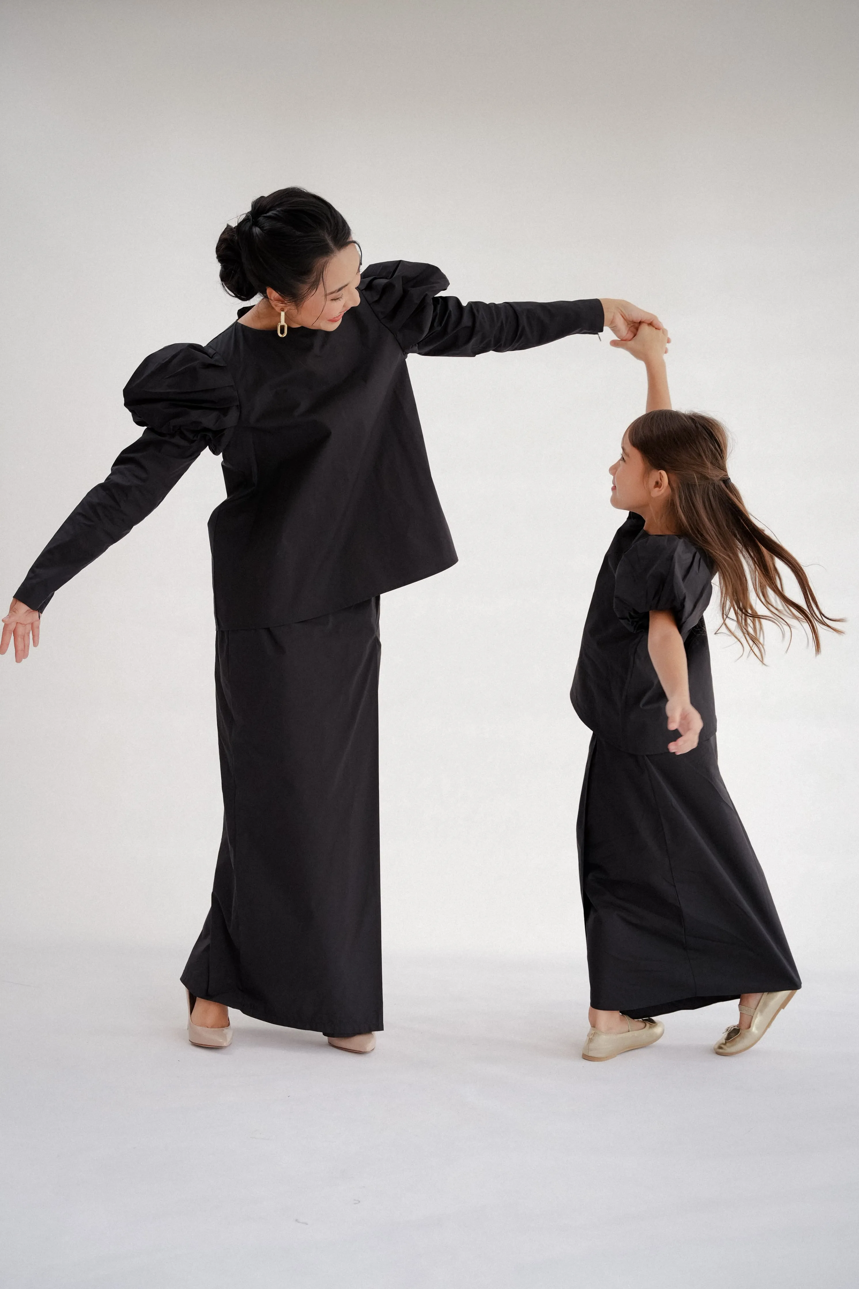 UMA KURUNG IN NOIR