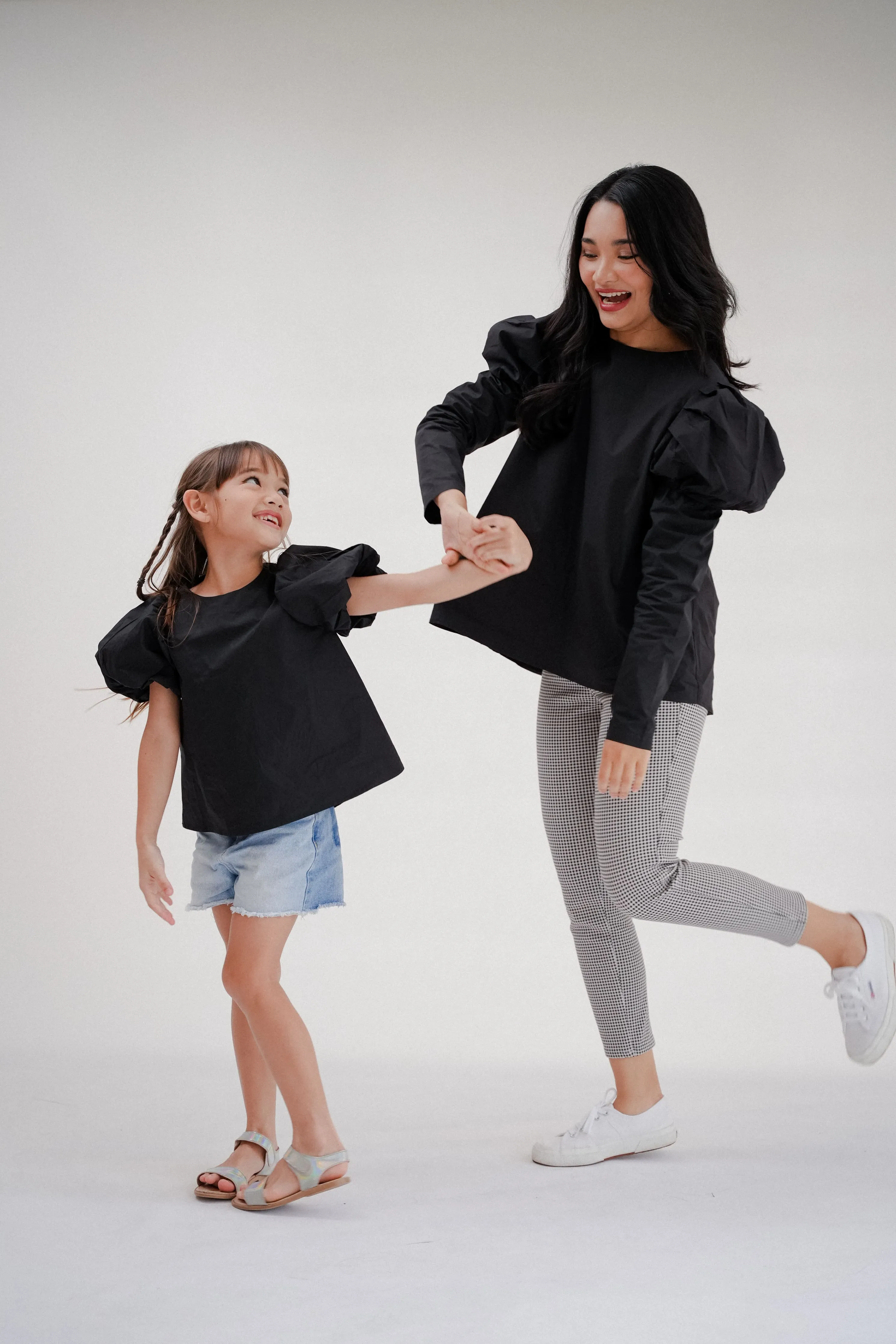 UMA KURUNG IN NOIR