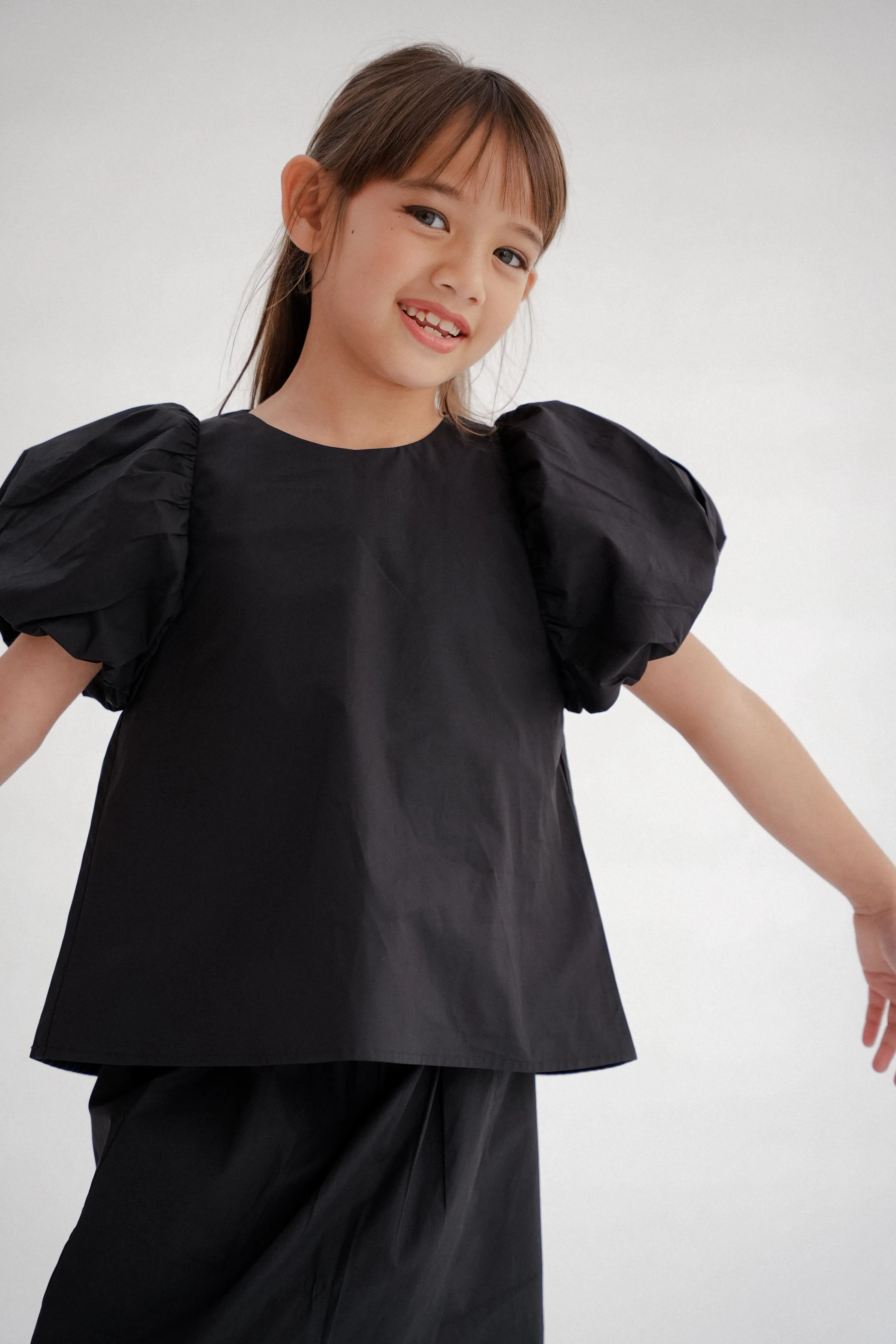 UMA KURUNG IN NOIR