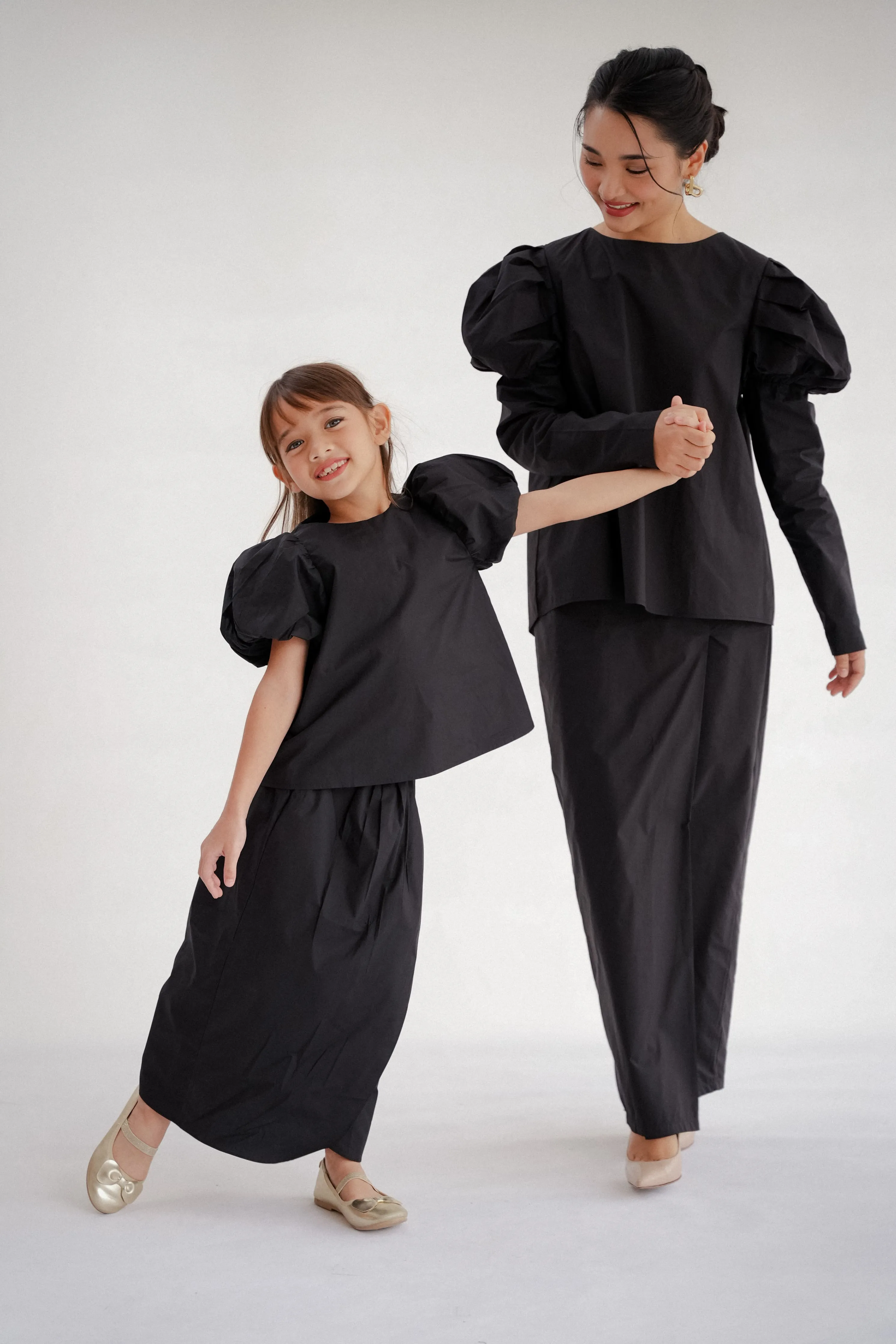 UMA KURUNG IN NOIR