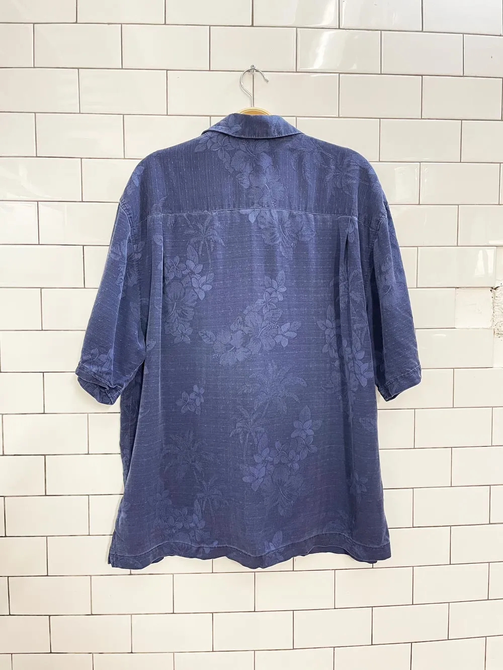 vintage 00s jamaica jaxx minimal floral silk shirt